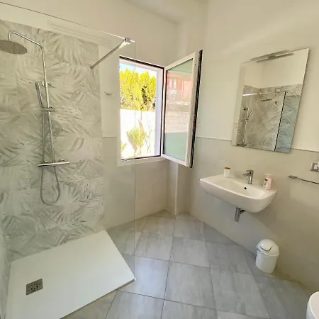 לינה וארוחת בוקר Tigrillo אולביה