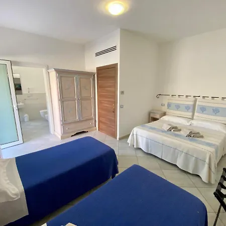 Tigrillo Oda ve Kahvaltı 3*