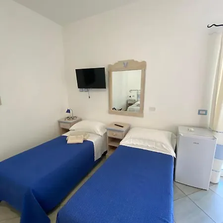 Tigrillo Oda ve Kahvaltı 3*